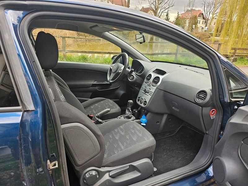 Gebraucht Opel Corsa Innovation 69 PS (50 kW) 2011 Blau Kleinwagen