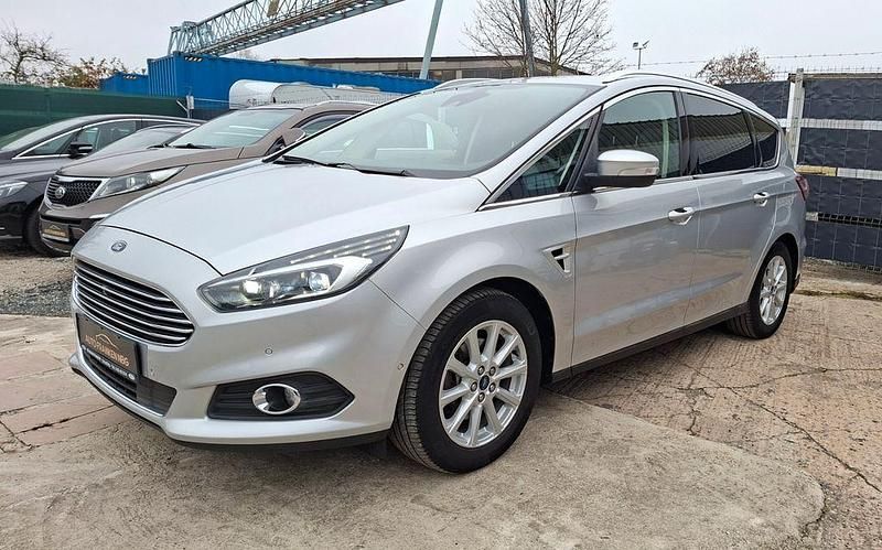 Gebraucht Ford S-MAX Titanium 150 PS (110 kW) 2015 Silber Van / Kleinbus