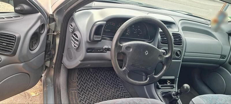 Gebraucht Renault Laguna 90 PS (66 kW) 1997 Grün Limousine