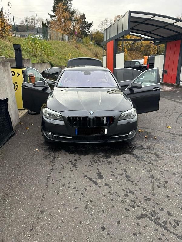 Schwarz Gebraucht 2012 BMW 525 Limousine | 8.399 € (Fairer Preis) - Bild 1/4
