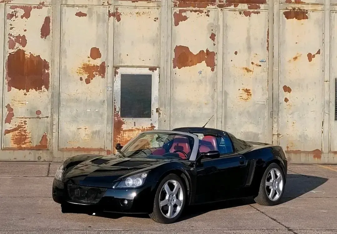 Gebraucht Opel Speedster 148 PS (108 kW) 2002 Schwarz Cabrio