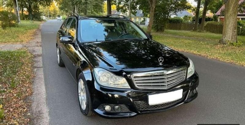 Gebraucht Mercedes C220 170 PS (125 kW) 2011 Schwarz Kombi