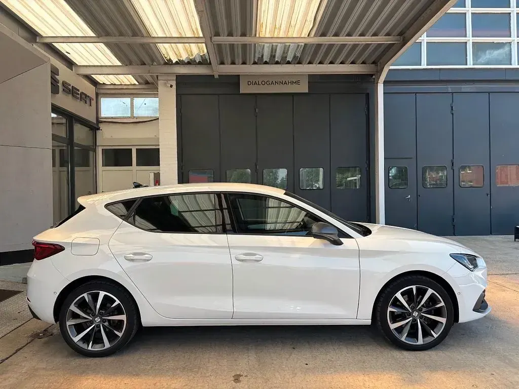 Gebraucht Seat Leon FR 150 PS (110 kW) 2021 Weiß Limousine