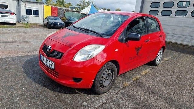 Rot Gebraucht 2008 Toyota Yaris Cool Limousine | 2.500 € (Fairer Preis) - Bild 1/4