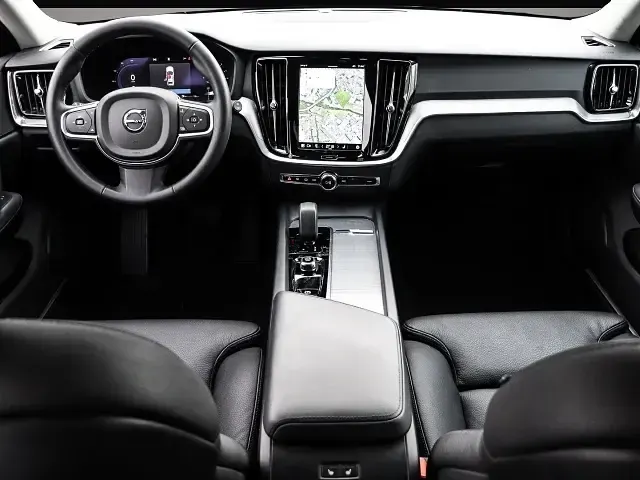 Gebraucht Volvo V60 Core 163 PS (119 kW) 2024 Grau Kombi