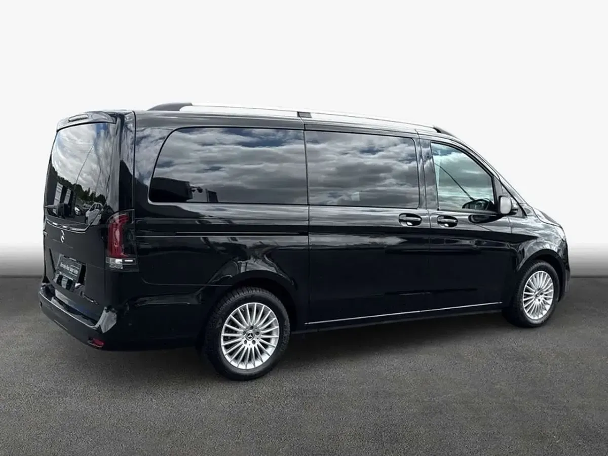 Gebraucht Mercedes V220 Style 163 PS (119 kW) 2025 Schwarz Van / Kleinbus