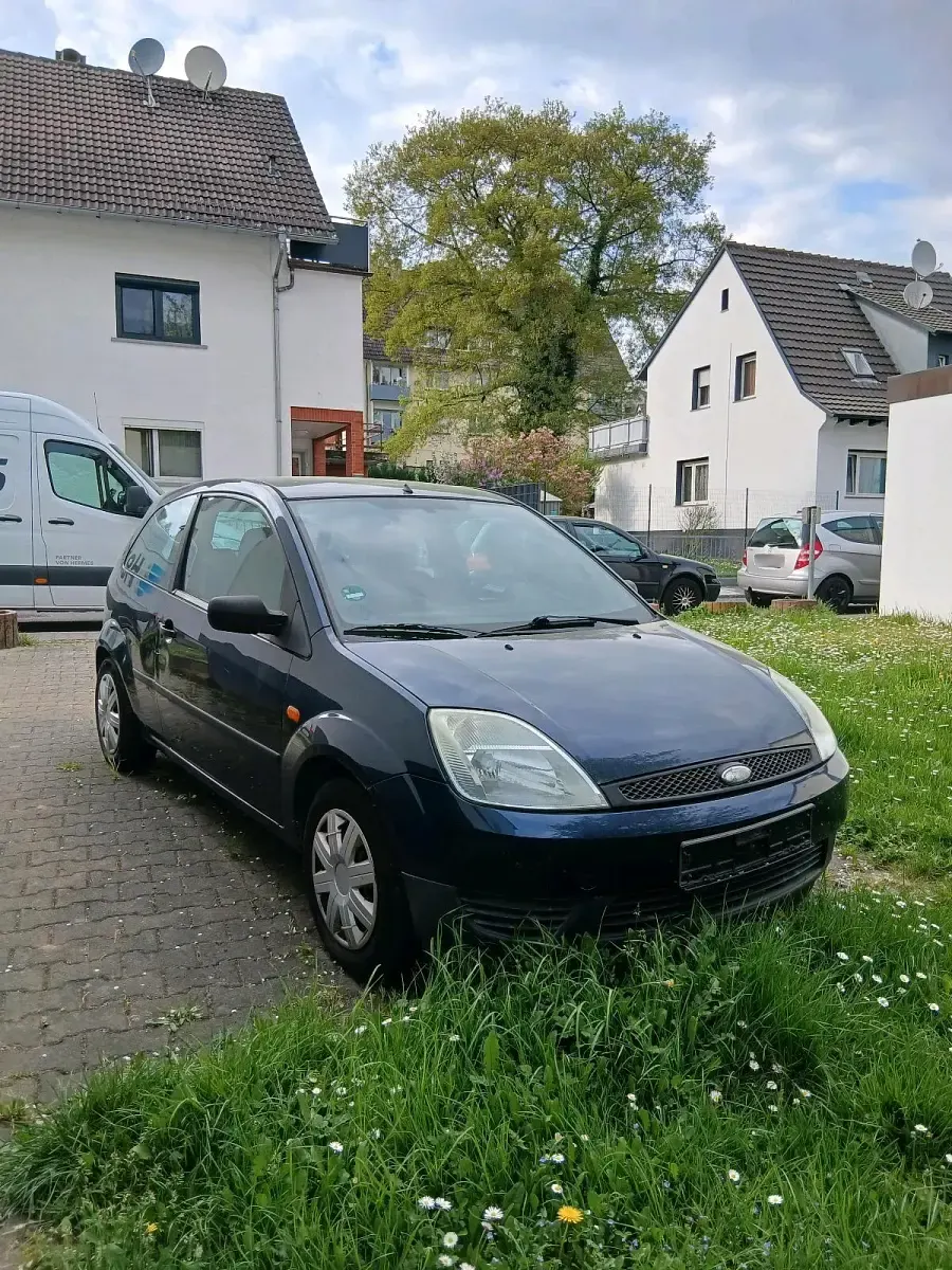 Usata Ford Fiesta 77 CV (56 kW) 2003 Blu Utilitaria