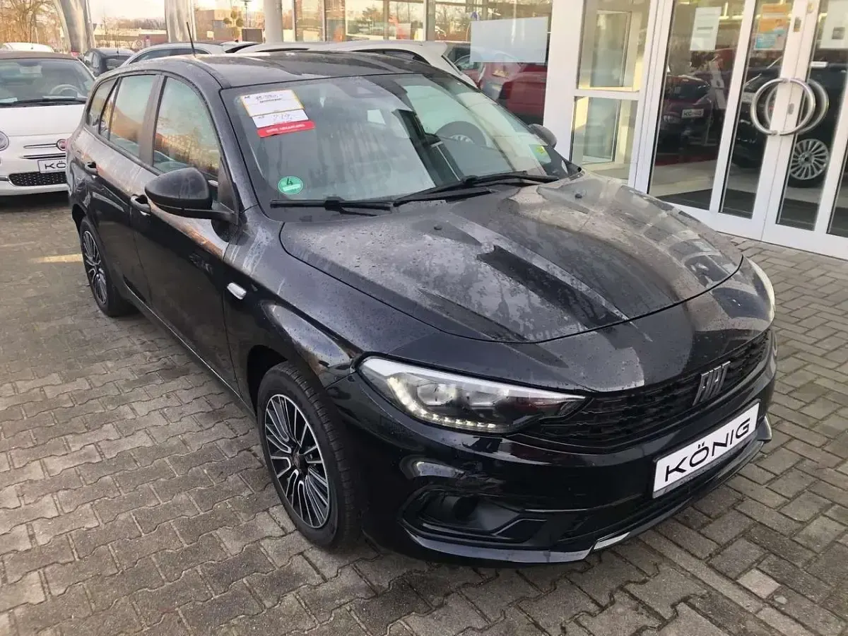 Gebraucht Fiat Tipo Basis 131 PS (96 kW) 2023 Cinema schwarz (5cd) Limousine