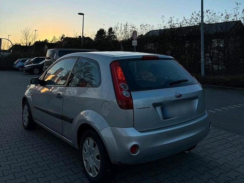 Silber Gebraucht 2007 Ford Fiesta Kleinwagen | 1.199 € - Bild 1/4