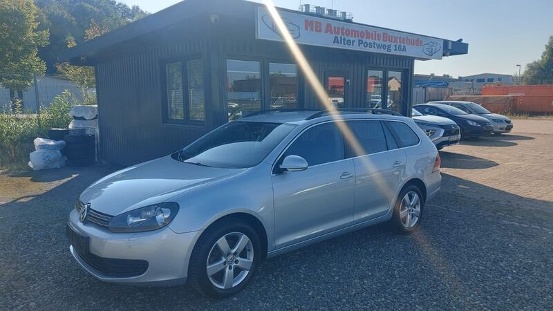 Silber Gebraucht 2011 VW Golf VI Comfortline Kombi | 5.555 € (Fairer Preis) - Bild 1/4