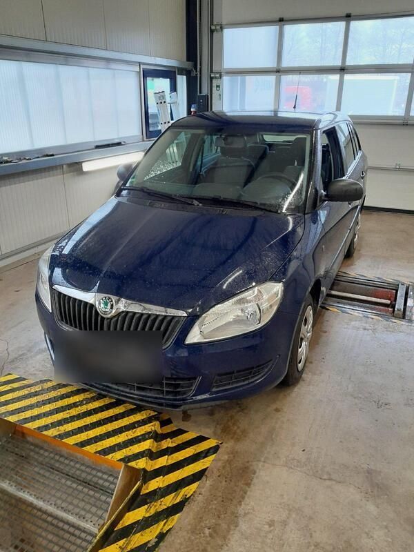 Blau Gebraucht 2011 Skoda Fabia Kombi | 4.950 € (Etwas zu teuer) - Bild 1/4