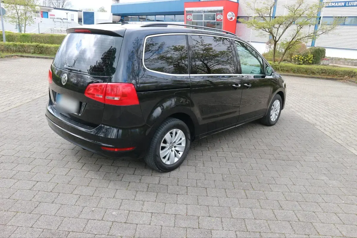 Gebraucht VW Sharan 140 PS (102 kW) 2013 Schwarz Van / Kleinbus