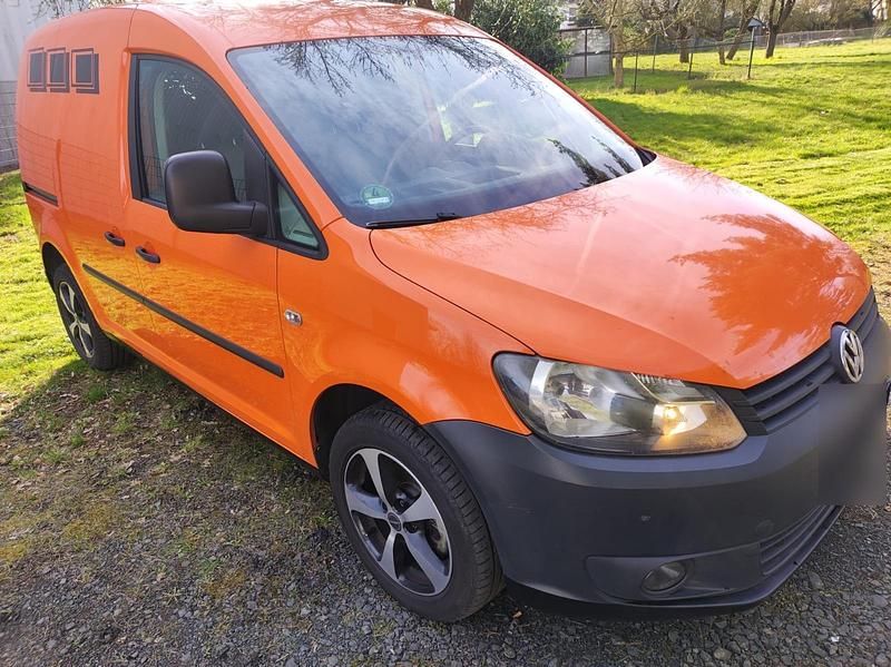Second-hand VW Caddy 105 CP (77 kW) 2011 Portocaliu Monovolum