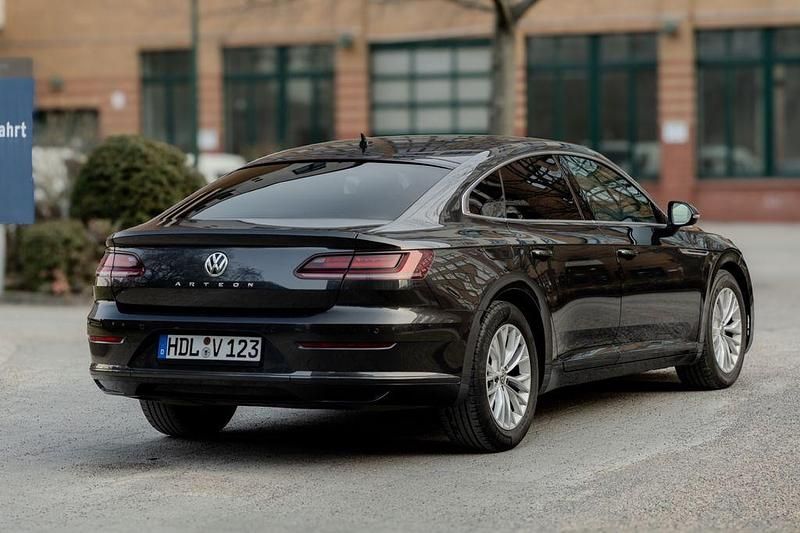 Gebraucht VW Arteon 150 PS (110 kW) 2018 Grau Kleinwagen