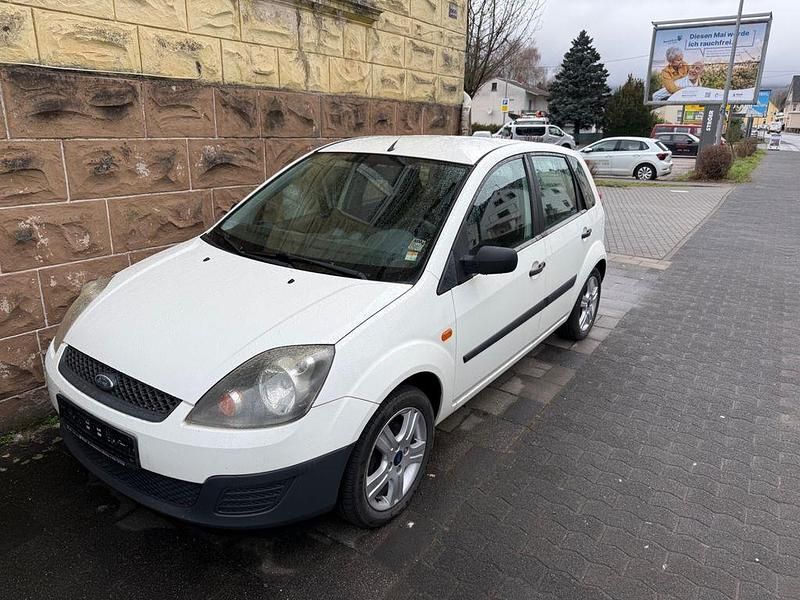 Gebraucht Ford Fiesta Ambiente 60 PS (44 kW) 2005 Weiß Kleinwagen