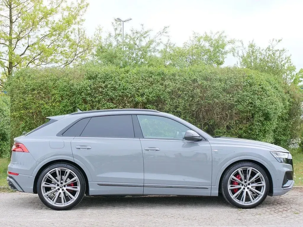 Gebraucht Audi Q8 Competition 286 PS (210 kW) 2022 Nardo grau SUV