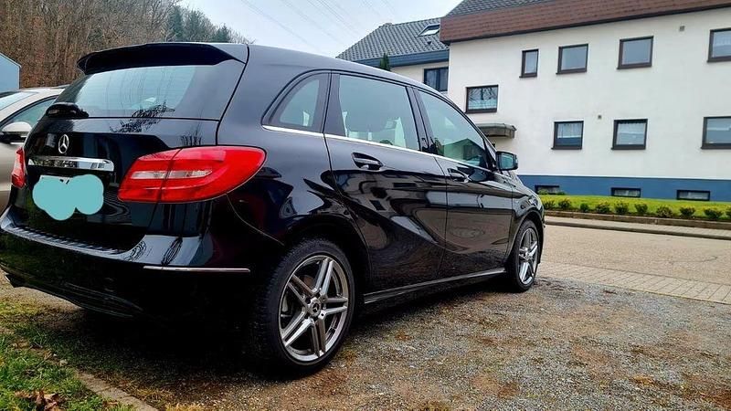 Gebraucht Mercedes B180 109 PS (80 kW) 2011 Schwarz Van / Kleinbus