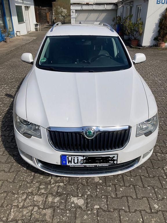 Gebraucht Skoda Superb Ambition 170 PS (125 kW) 2013 Weiß Kombi