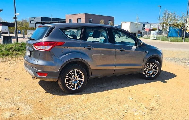 Gebraucht Ford Kuga Titanium 163 PS (119 kW) 2015 Grau SUV