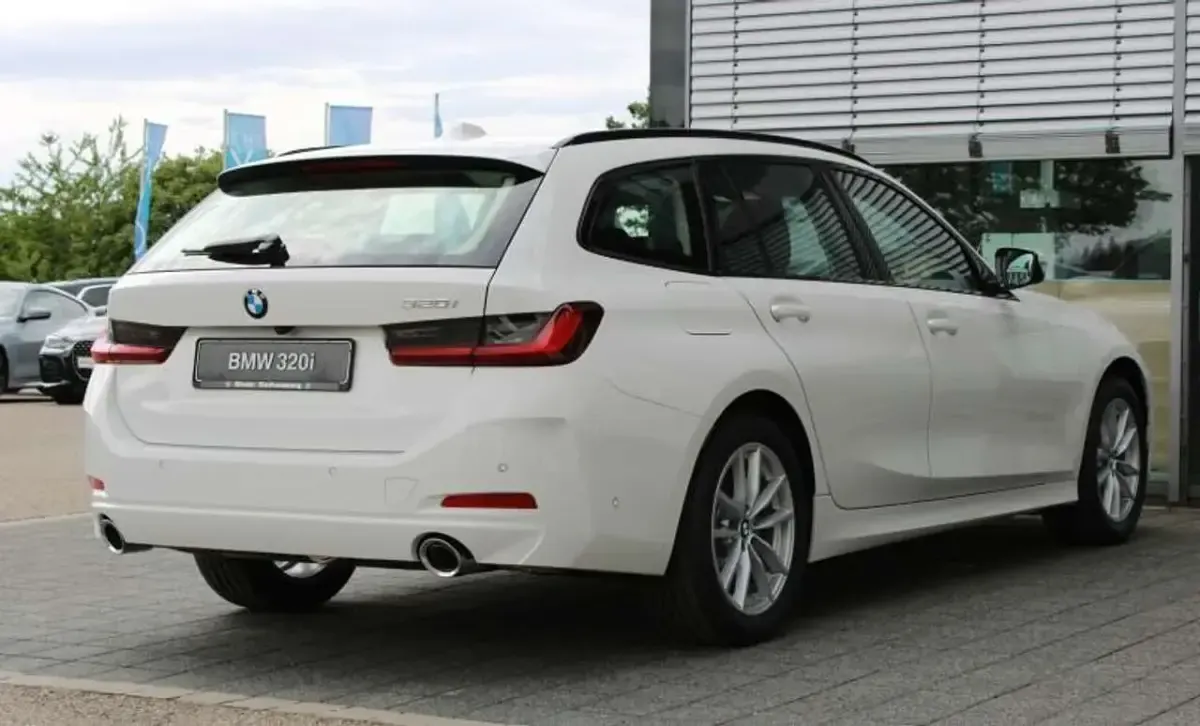 Neu BMW 320 184 PS (135 kW) 2026 Alpin weiß Kombi