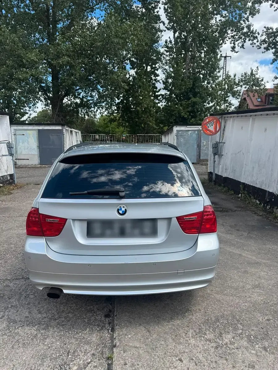Gebraucht BMW 318 143 PS (105 kW) 2011 Silber Kombi