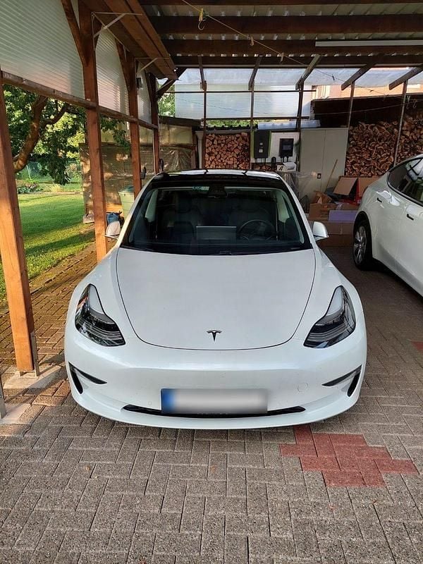 Second-hand Tesla Model 3 339 kW (462 CP) 2020 Alb Berlinǎ