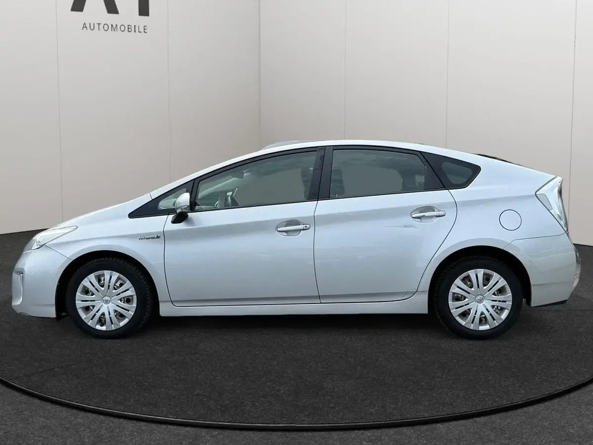 Gebraucht Toyota Prius Life 99 PS (72 kW) 2013 Silber Limousine