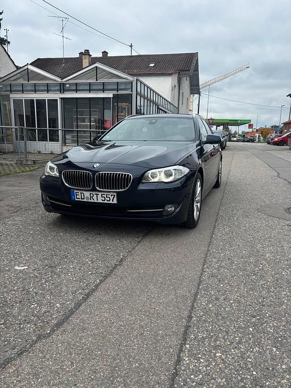 Blau Gebraucht 2013 BMW 530 Kombi | 10.000 € (Superpreis) - Bild 1/4