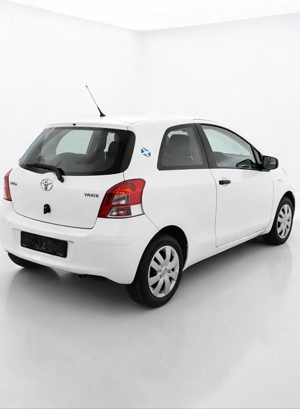 Gebraucht Toyota Yaris 69 PS (50 kW) 2011 Weiß Kleinwagen