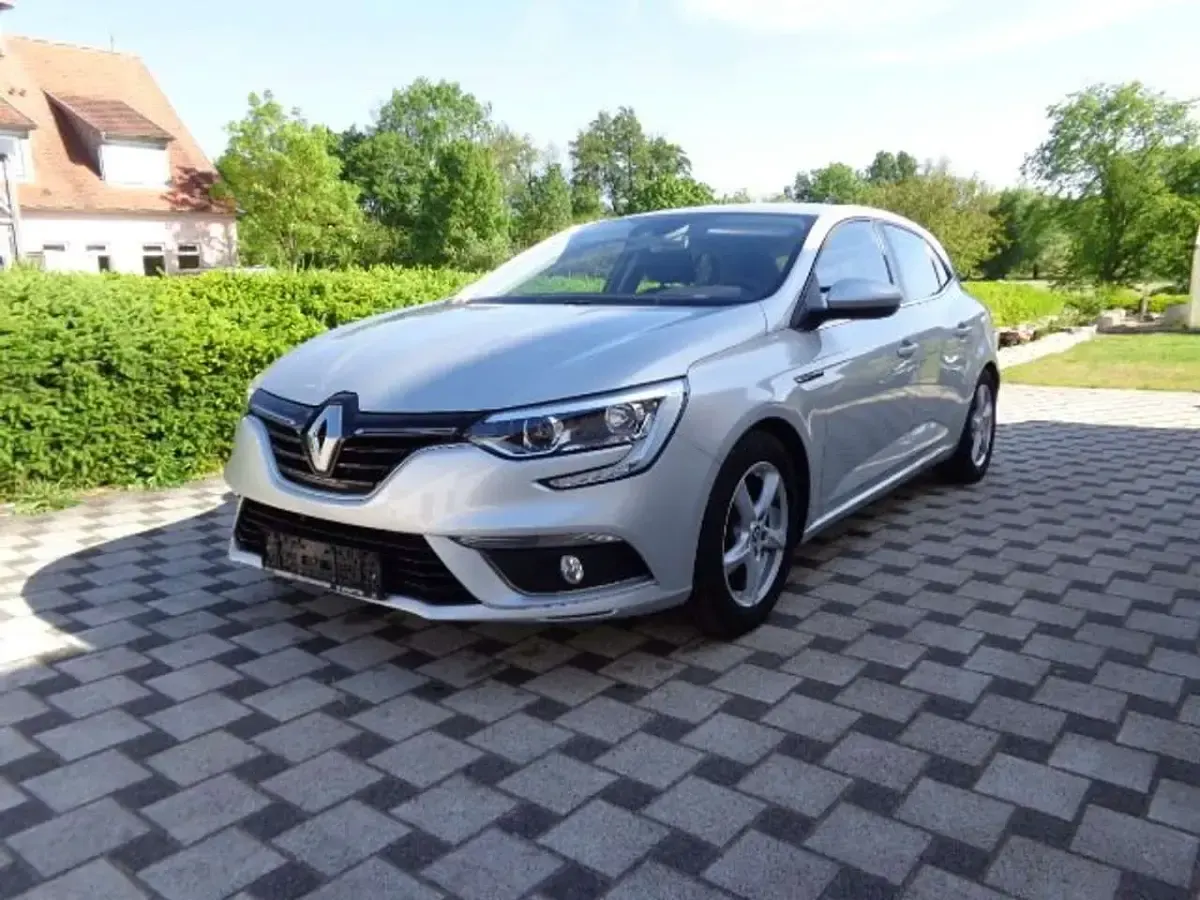 Gebraucht Renault Mégane III Experience 101 PS (74 kW) 2016 Platingrau Kleinwagen
