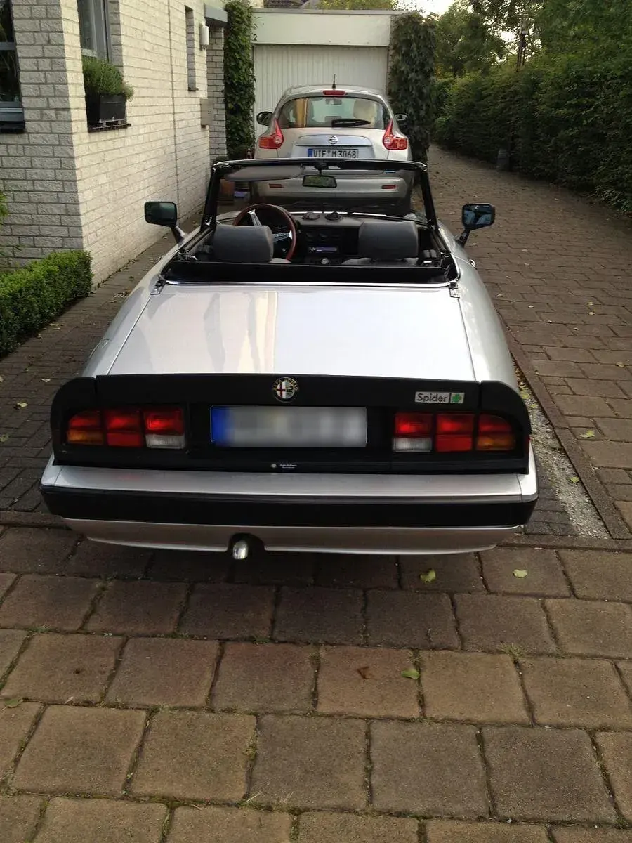 Gebraucht Alfa Romeo Spider Quadrifoglio 121 PS (88 kW) 1987 Silber Cabrio