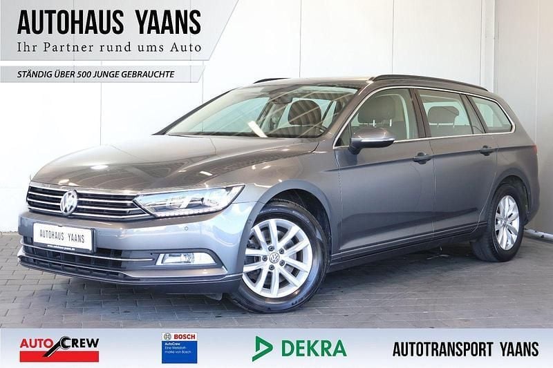 Grau Gebraucht 2016 VW Passat Comfortline Kombi | 13.889 € (Superpreis) - Bild 1/4
