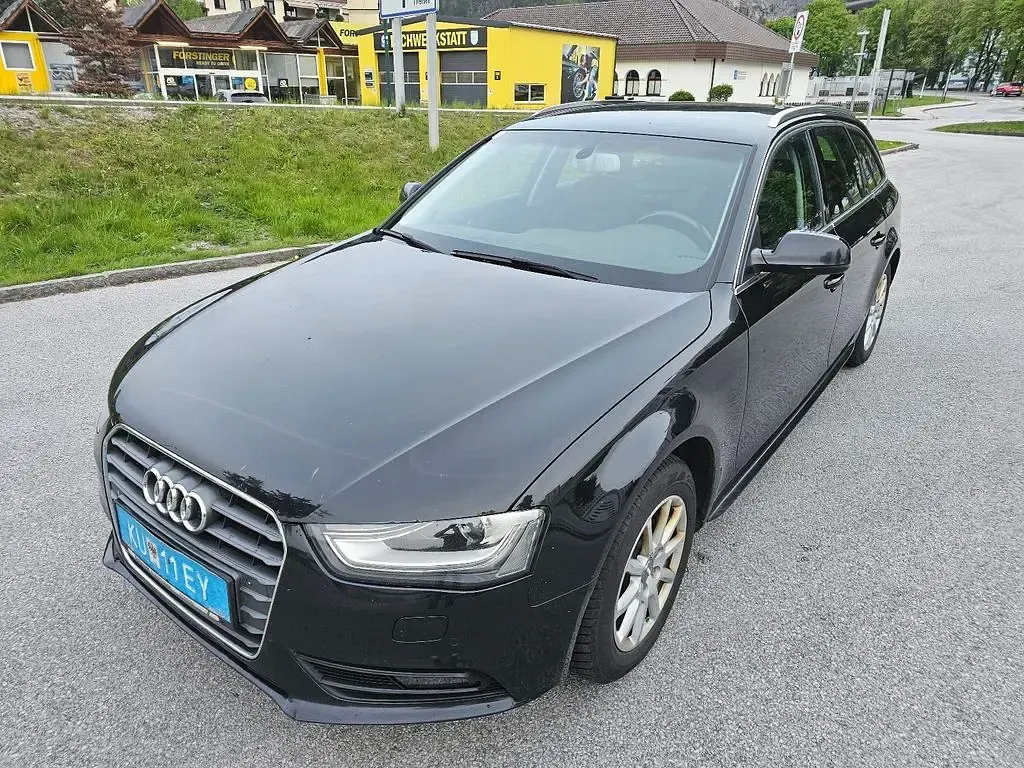 Second-hand Audi A4 Attraction 120 CP (88 kW) 2013 Negru Break