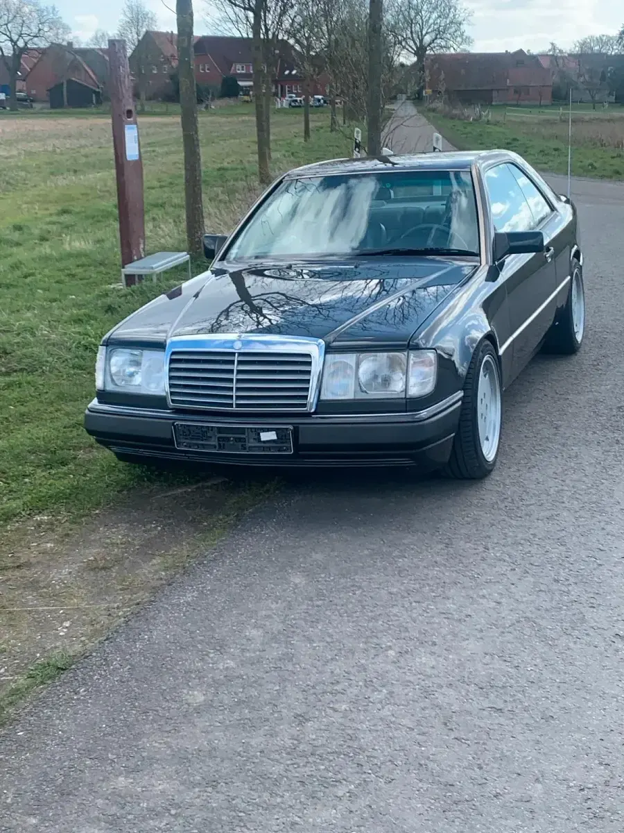 Gebraucht Mercedes E320 220 PS (161 kW) 1993 Schwarz Coupé