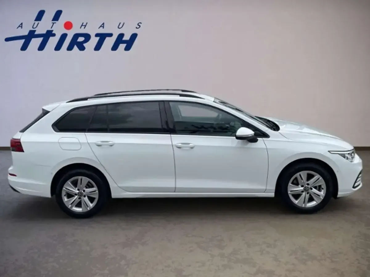 Gebraucht VW Golf VII Life 110 PS (80 kW) 2021 Pure white Kleinwagen