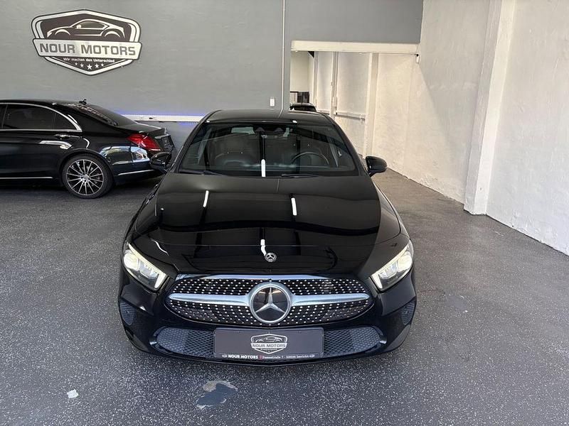 Schwarz Gebraucht 2019 Mercedes A180 Progressive Limousine | 19.900 € (Teuer) - Bild 1/4