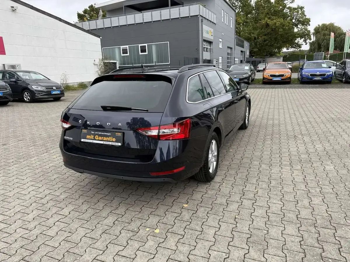 Gebraucht Skoda Superb Ambition 150 PS (110 kW) 2022 Blau Kombi