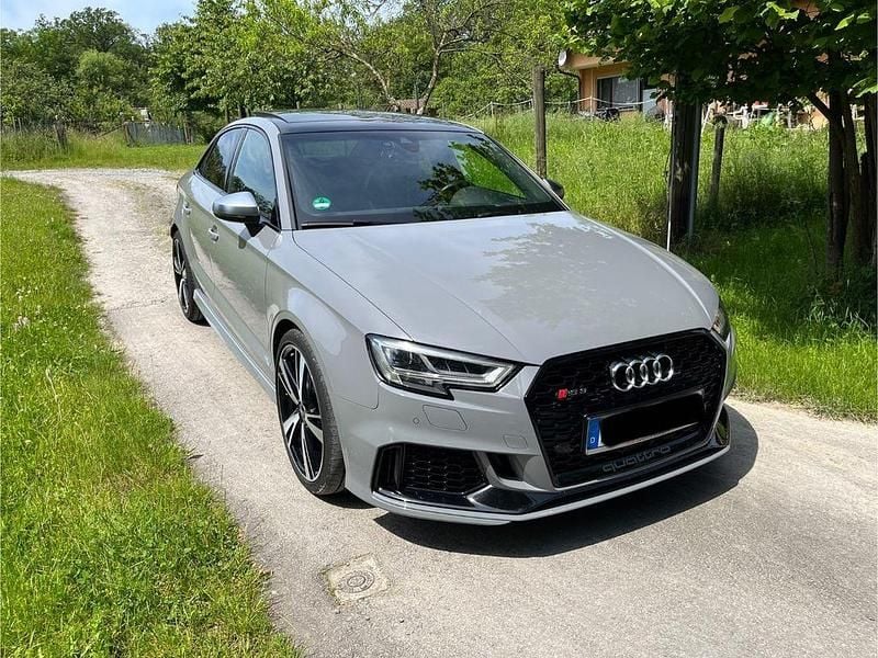 Grau Gebraucht 2018 Audi RS3 Ambiente Kleinwagen | 42.730 € (Fairer Preis) - Bild 1/4