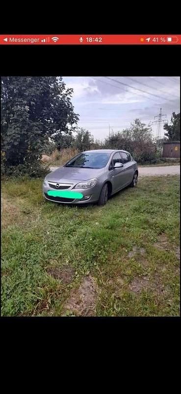 Grau Gebraucht 2012 Opel Astra Selection Limousine | 3.400 € (Superpreis) - Bild 1/4