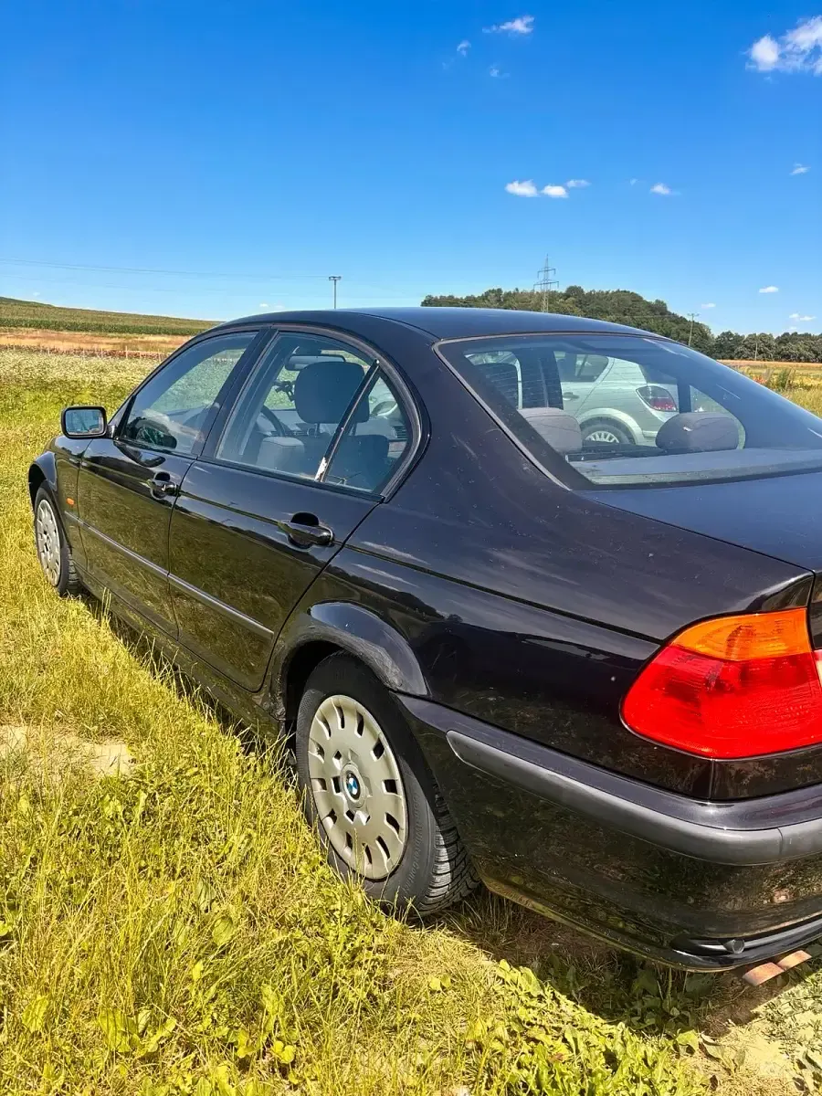 Gebraucht BMW 323 Basis 170 PS (125 kW) 1999 Schwarz Limousine