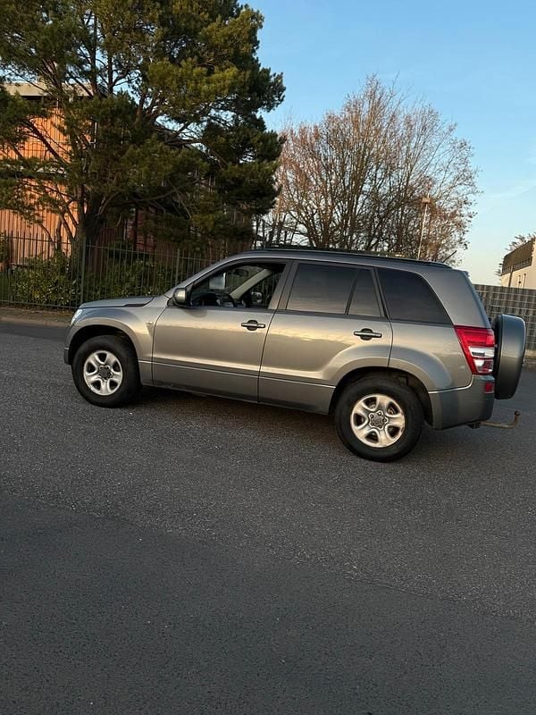Gebraucht Suzuki Grand Vitara 140 PS (102 kW) 2007 Grau SUV