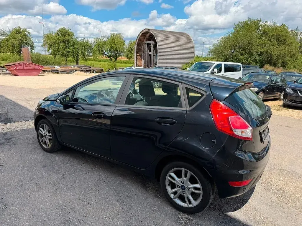 Gebraucht Ford Fiesta Celebration 80 PS (58 kW) 2017 Schwarz Kleinwagen