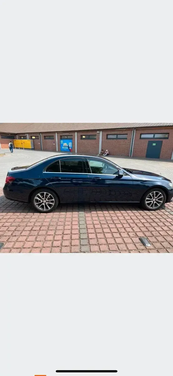 Gebraucht Mercedes E220 194 PS (142 kW) 2016 Blau Limousine