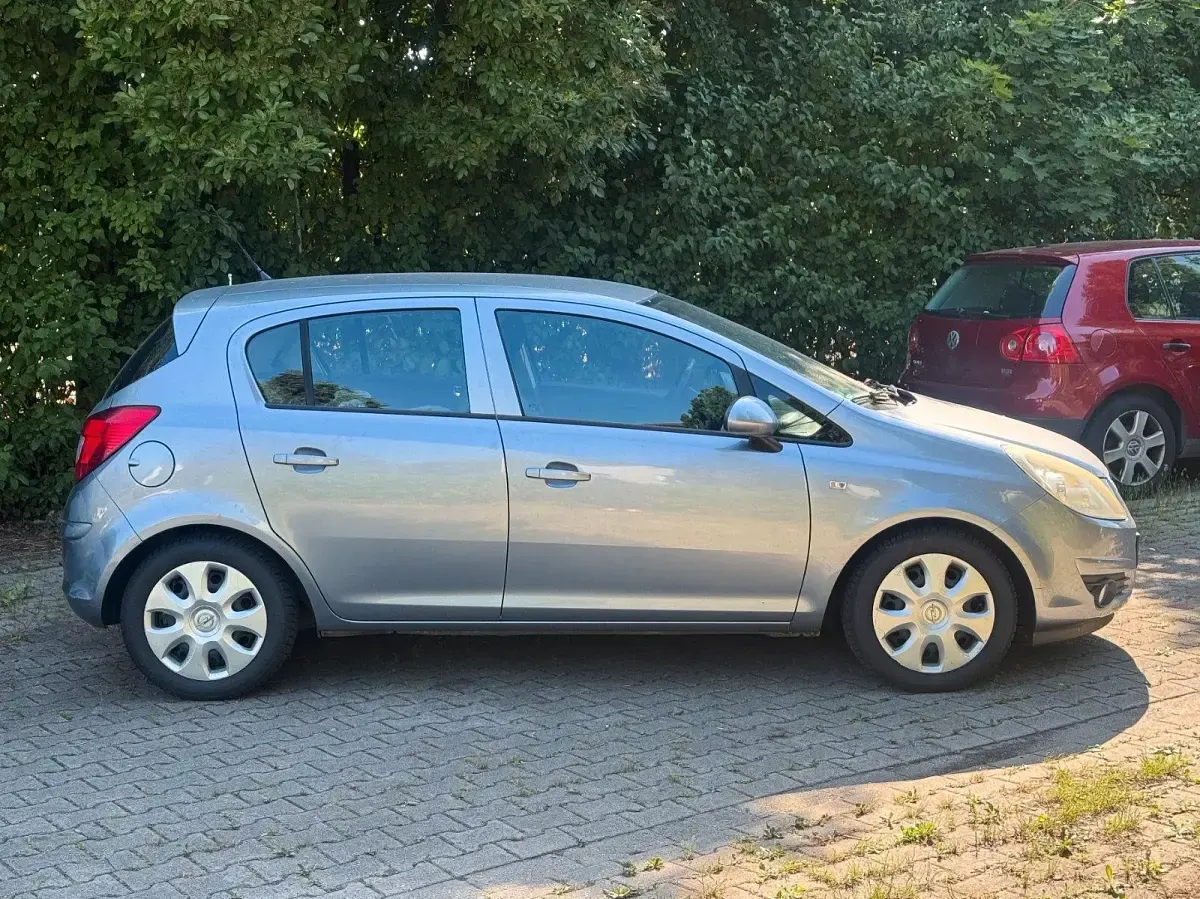 Gebraucht Opel Corsa 80 PS (58 kW) 2008 Silber Kleinwagen