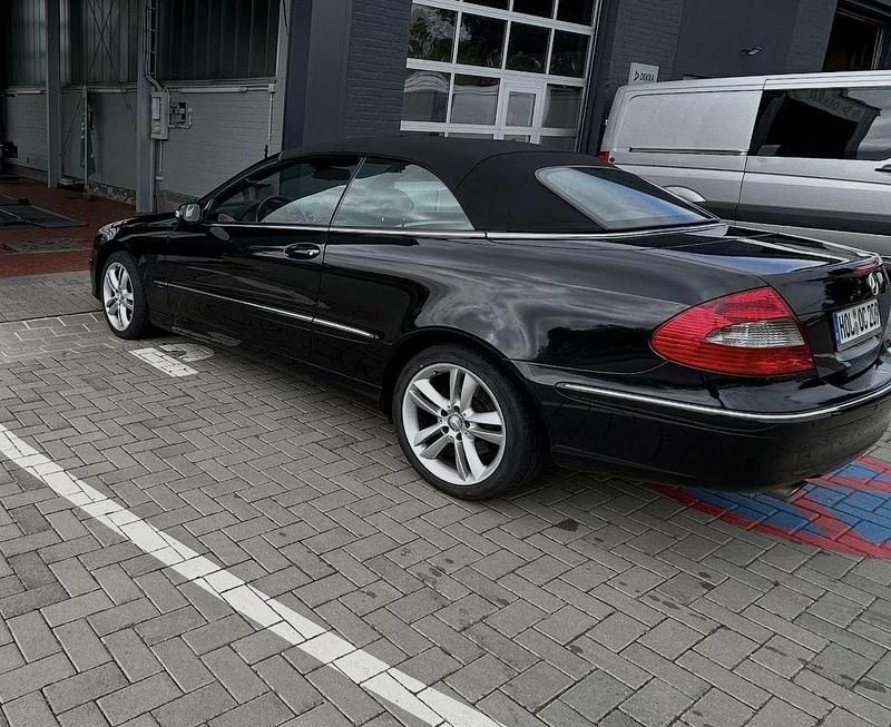 Gebraucht Mercedes CLK200 184 PS (135 kW) 2009 Schwarz Cabrio