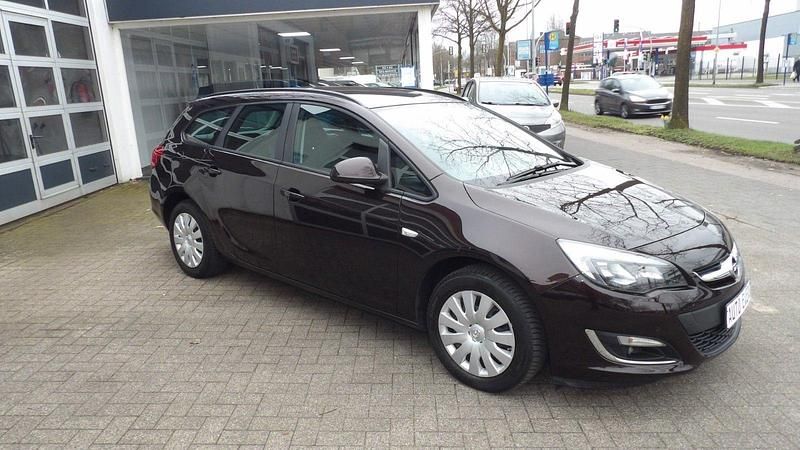 Gebraucht Opel Astra Edition 110 PS (80 kW) 2013 Braun Kombi