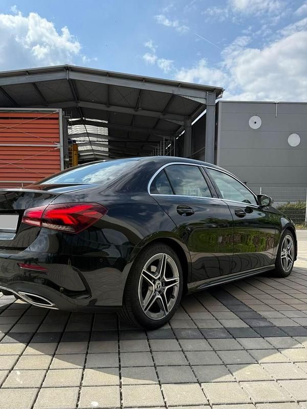 Gebraucht Mercedes A200 AMG line 163 PS (119 kW) 2022 Schwarz Limousine