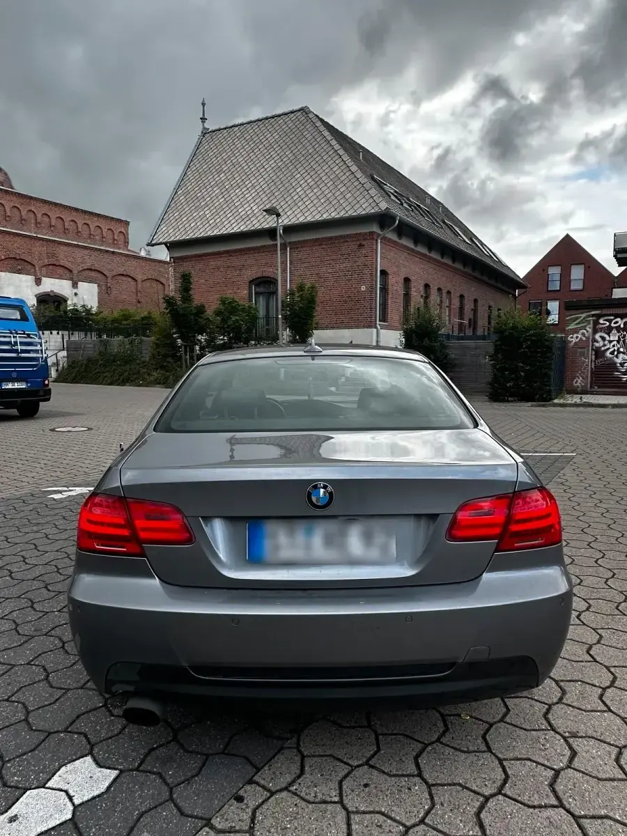 Gebraucht BMW 320 M Sport 170 PS (125 kW) 2011 Grau Coupé