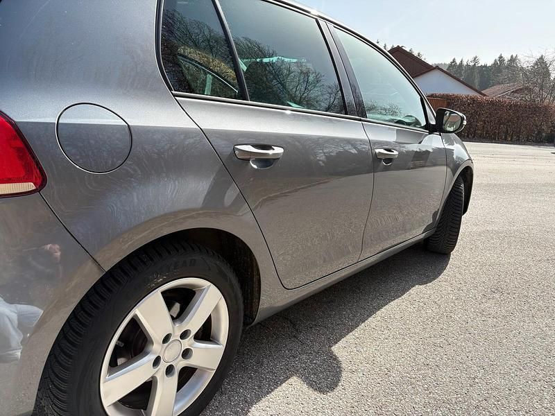 Gebraucht VW Golf VI 122 PS (89 kW) 2011 Grau Kleinwagen