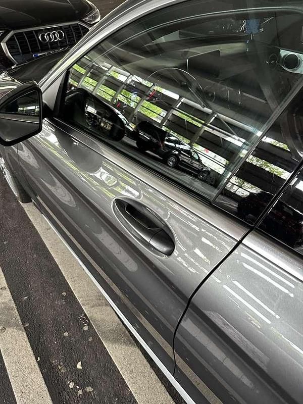 Schwarz Gebraucht 2017 Mercedes C200 AMG line Limousine | 16.500 € (Teuer) - Bild 1/4